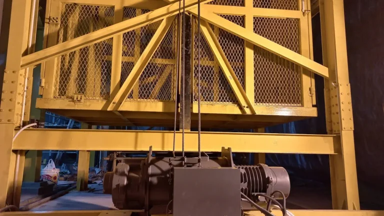 Kiyatama Sukses Pasang Lift Kargo 3 Ton di  McDermott  – Batam