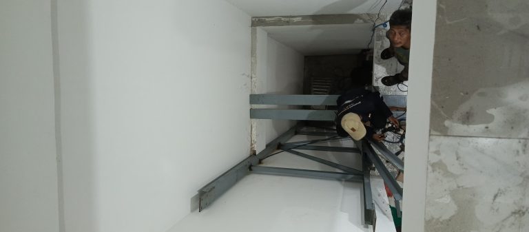 Lift Barang Surabaya: Solusi Efisien untuk  Gudang – Ruko