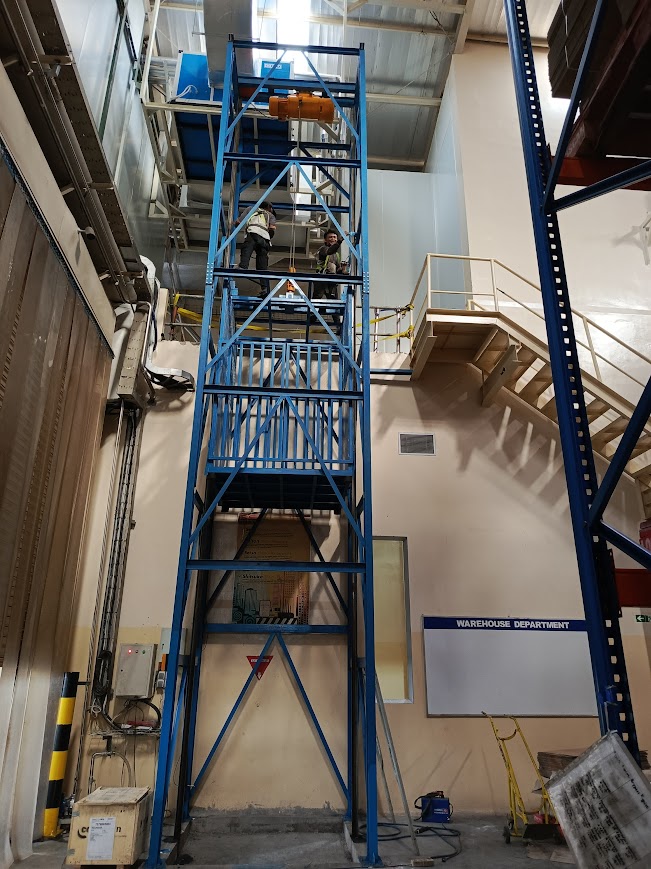 Lift Barang 2 Ton: Spesifikasi Heavy Duty Standar K3 Disnaker