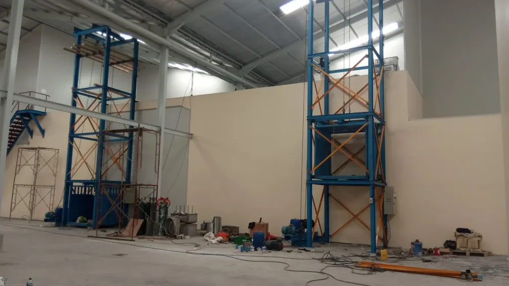 Pemasangan lift cargo 2 ton untuk industri pangan di Kendal Jawa Tengah