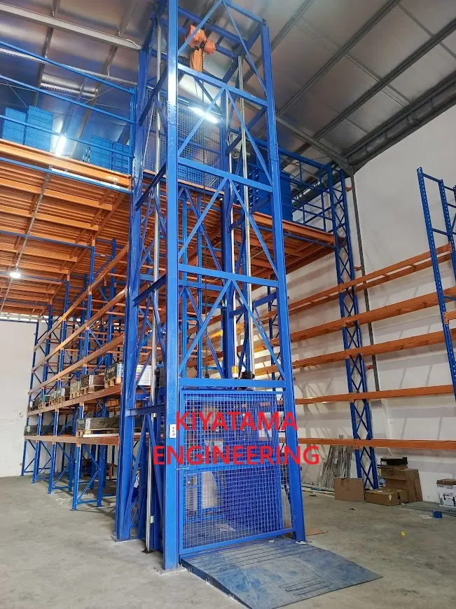 Proyek lift barang di pergudangan Kosambi Tangerang