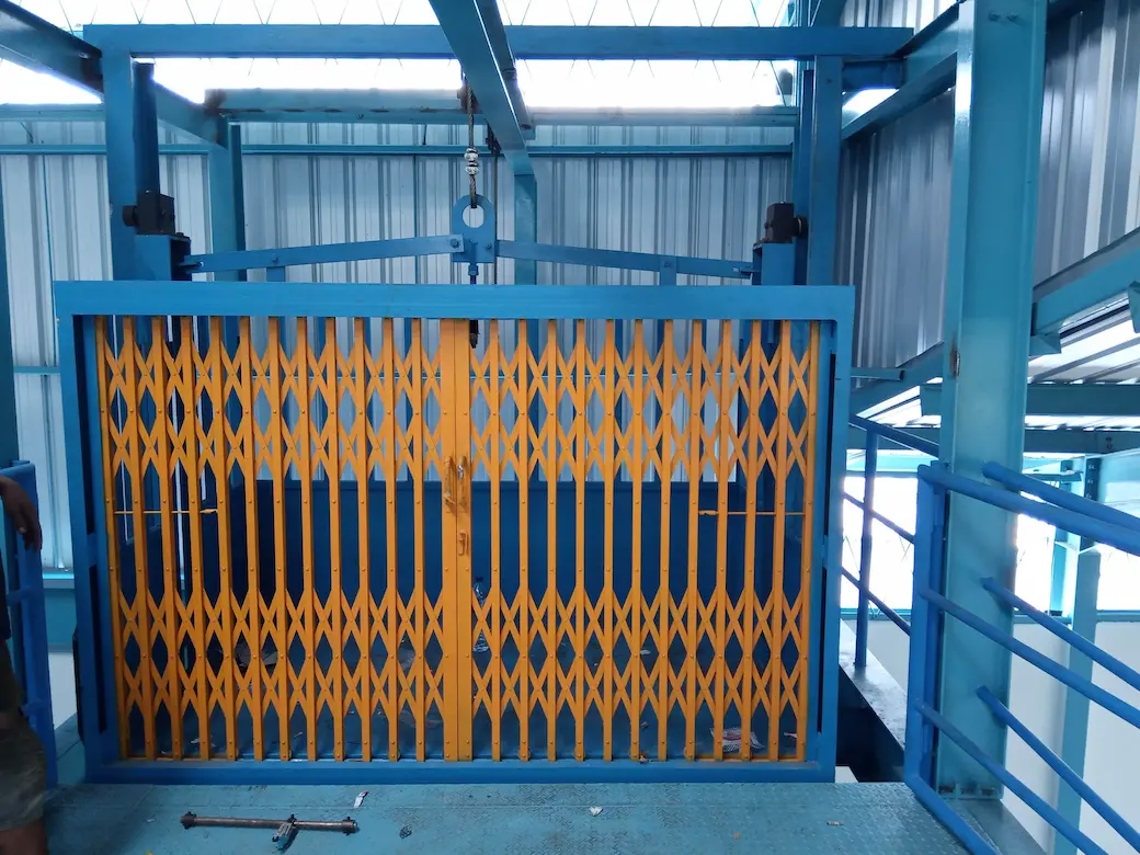 Lift barang gudang KIYATAMA Engineering